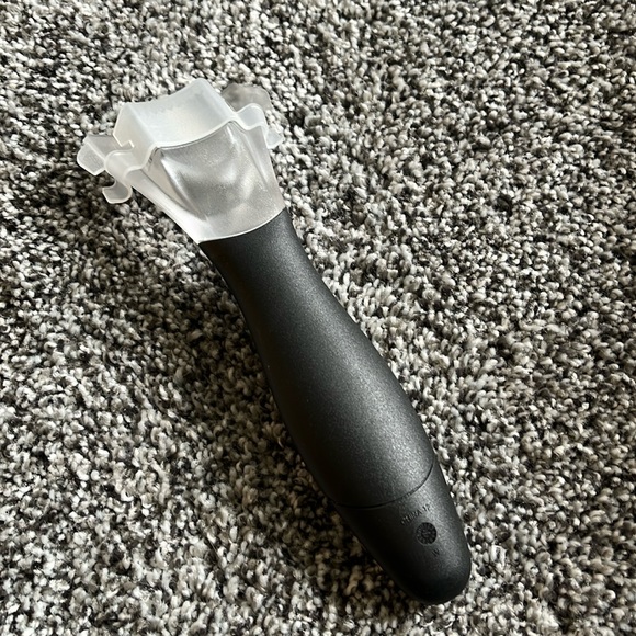 NEW Pampered Chef Kernel Cutter - Picture 1 of 4